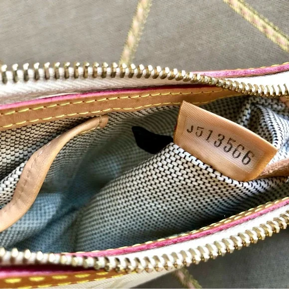 Sold Dooney & Bourke Shoulder Bag in Cream Tan Canvas Leather Signature Logo Y2K - Picture 5 of 7